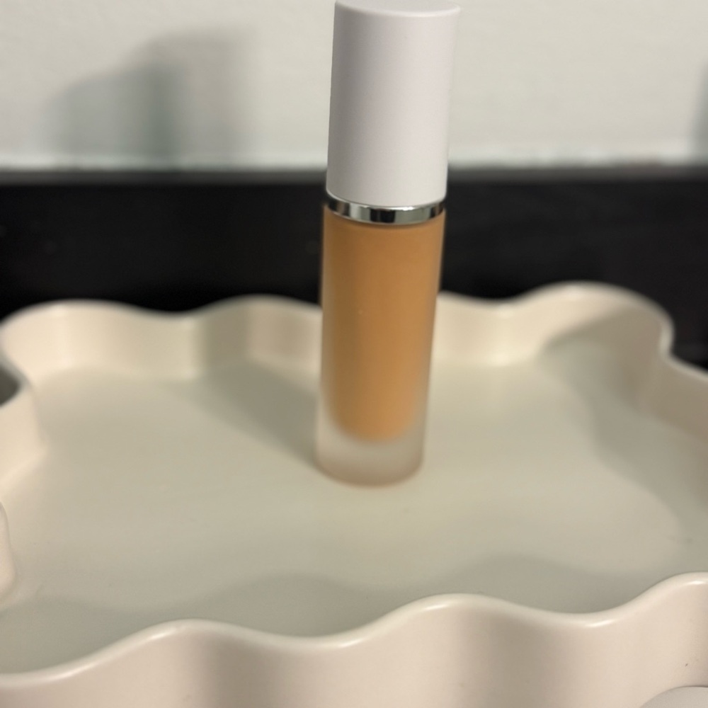NWT- Makeup By Mario Natural Finish Foundation 9W Light Medium Warm Under 1 Fl - Picture 5 of 9